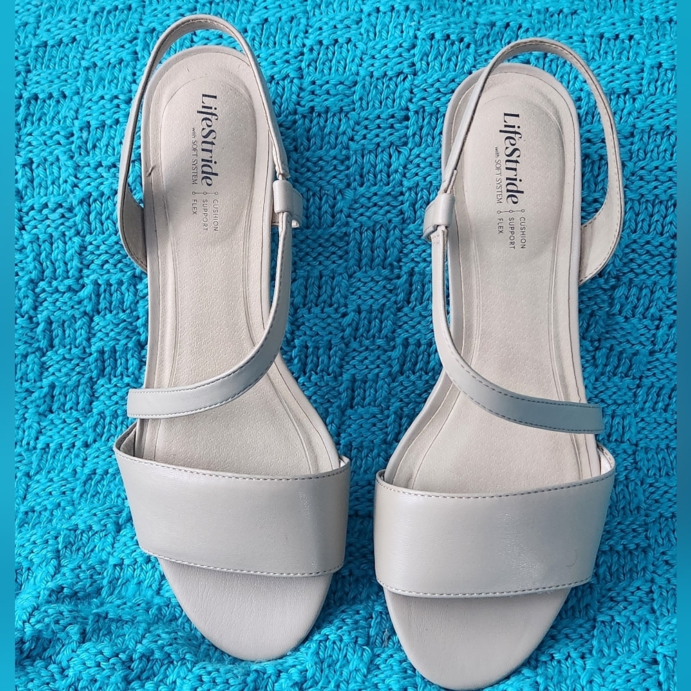 NEW TAUPE LifeStride Yasmine Heirloom  Womens Wedge Heel Sandals w/ Soft System